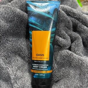 Bath & Body Works Oasis Ultimate Hydration Body Cream - Blue & Yellow